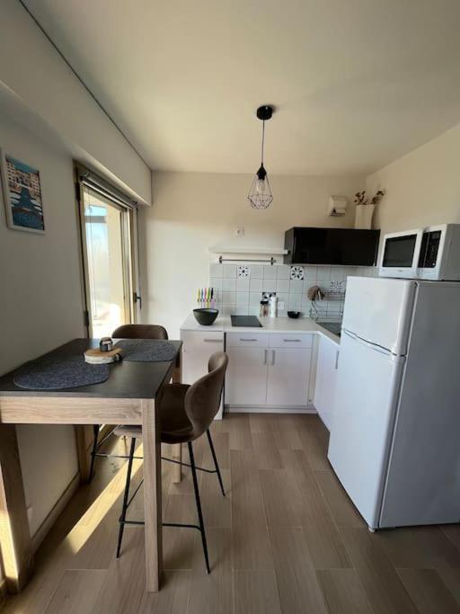 Lumineux, Terrasse, Piscine Proche Plages Appartement *