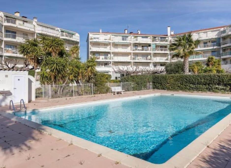 Appartement Lumineux, Terrasse, Piscine Proche Plages
